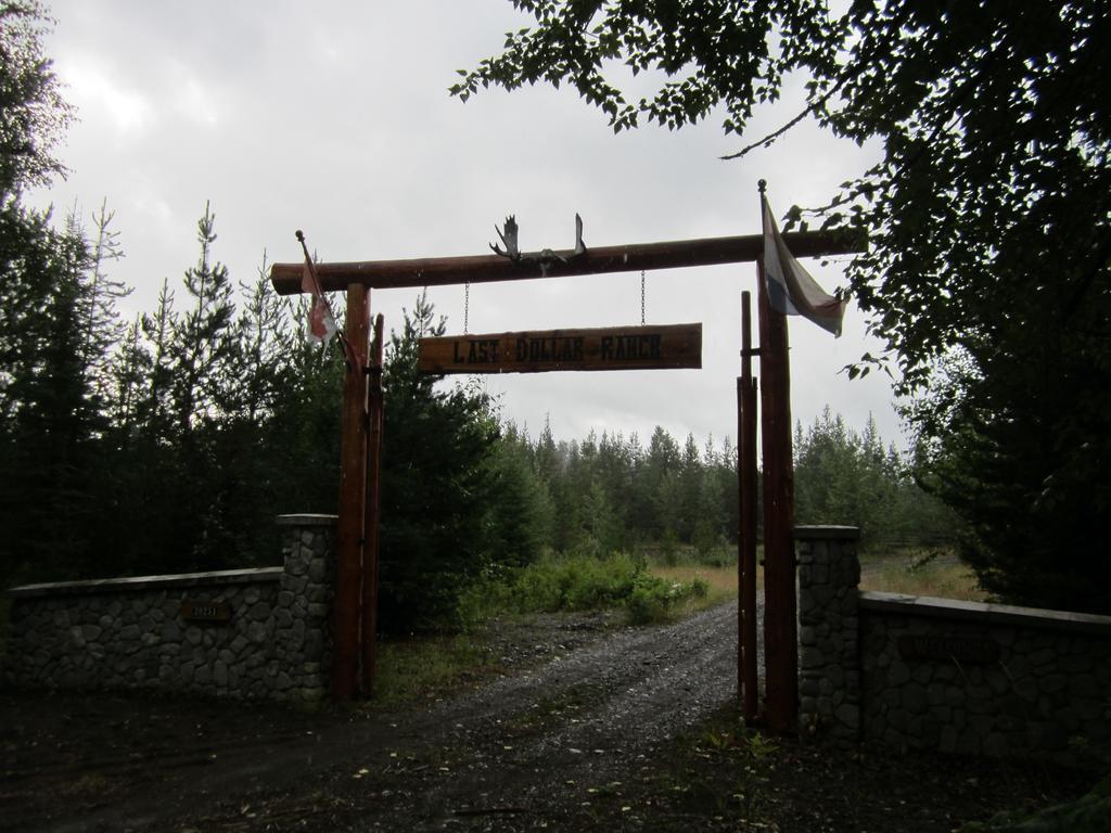 Ldr Lodge - Last Dollar Ranch Smithers Exterior photo