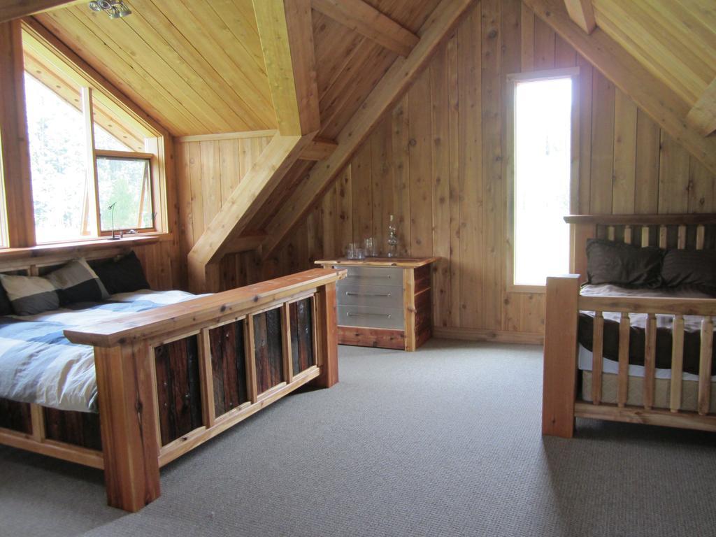 Ldr Lodge - Last Dollar Ranch Smithers Room photo