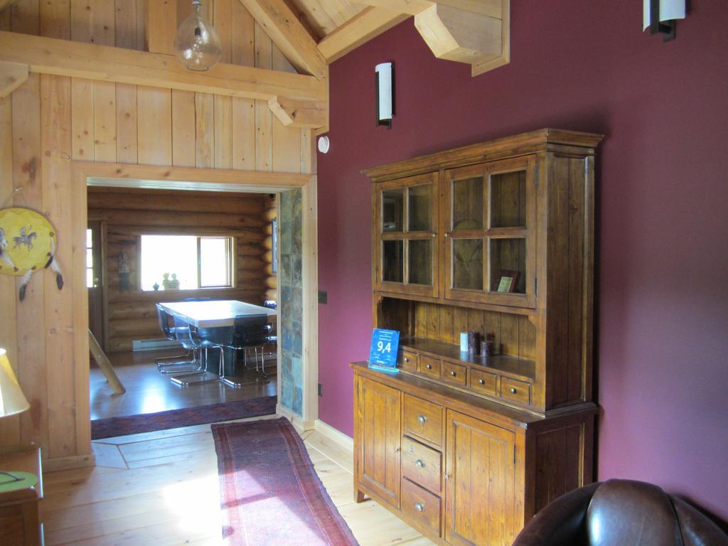 Ldr Lodge - Last Dollar Ranch Smithers Room photo